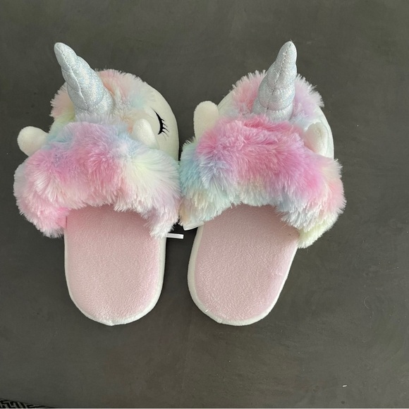 Unicorn Girls Slippers Size 1-2 - Picture 1 of 2